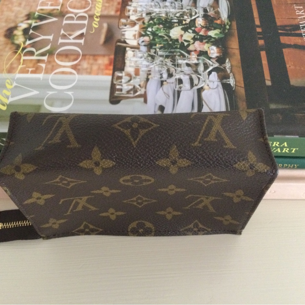 Louis Vuitton toiletry 15 - Picture 3 of 14